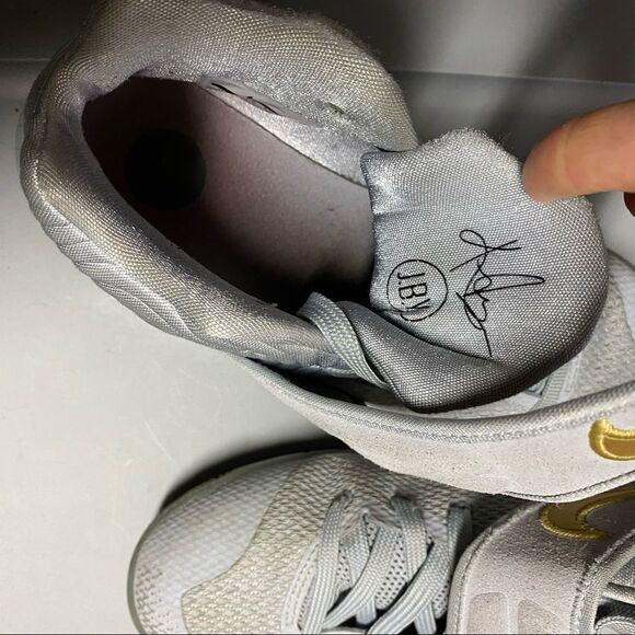 Nike Kyrie 2's Battle Gray Gold High top basketball sneakers shoes 6Y 7.5 womans - Picture 14 of 14